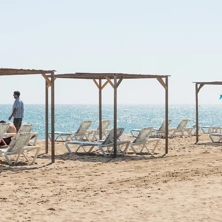 Beachfront Sunny , Sea & Mountain View Castelldefels