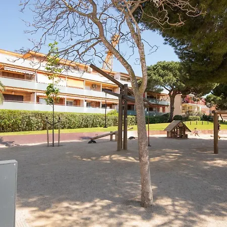 Beachfront Sunny , Sea & Mountain View Apartment